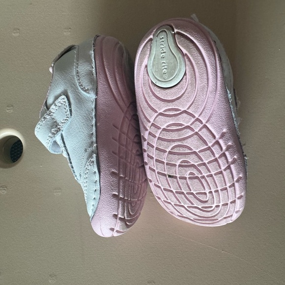 Gentle used stride rite toddler shoes - Picture 3 of 3